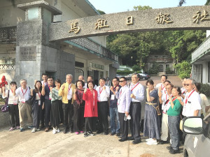 　國立台灣海洋大學許泰文校長、海大傑出校友聯誼會王光祥理事長一行參觀馬祖故事館，探索馬祖過去的歷史大小事蹟。（圖／文：吳嘉榮）