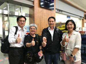 　衛福局21日表揚111年度績優衛生保健志工團隊及績優志工，並舉辦112年度離島社區健康營造實地輔導，縣長王忠銘歡迎講師到訪。（圖：連江縣衛福局）