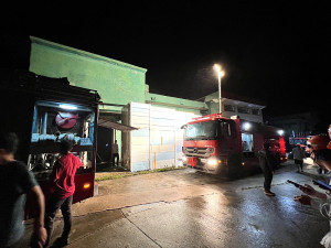 南北竿22日晚間無預警大停電,疑似因南竿志清電廠機組故障跳機引發,這起停電造成3起人員受困電梯,幸無造成大礙。(圖:馮紹夫、消防局)