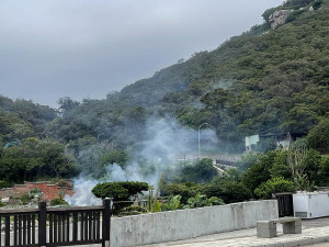 　春夏季期間，地區農田仍偶見農民露天焚燒雜草。（圖／文：陳鵬雄）