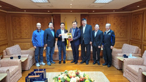 縣長王忠銘23日與立委陳雪生、議長張永江拜會體育署長鄭世忠,鄭世忠允諾補助約1.7億工程經費。(圖:縣府)
