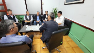 　府會首長、立委23日拜會航港局長葉協隆，盼針對莒光貨運問題找出解決方案。（圖：縣府）