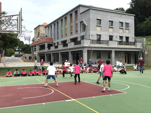 　國北教大附小24日與仁愛國小進行校際交流，並安排學生以球會友，增進彼此的交流和友誼。（圖／文：吳嘉榮）