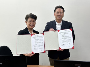縣長王忠銘代表連江縣政府與國立臺灣史前文化博物館簽訂合作備忘錄。(圖/文:曹重偉)