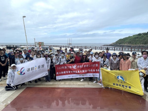 上圖:連江縣體育會運動i台灣四鄉五島大健行北竿場28日舉辦,吸引大小朋友超過300人次參與。(圖:連江縣體育會)。下圖:連江縣體育會運動i台灣四鄉五島大健行西莒場,鄉親一起走出戶外,享受難得的假日悠閒。(圖/文:宋幸儒)