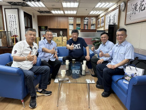 馬祖海巡隊新任隊長洪文泉等人拜會立委陳雪生。圖:立委陳雪生辦公室