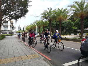 響應世界自行車日,馬管處跨海赴台共騎畫出美麗台灣。(圖:馬管處)