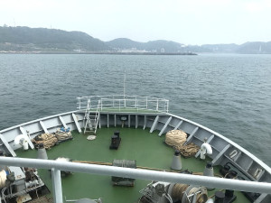 　臺馬之星進行空船海試，由相關人員檢查各項設備運作狀況。（圖：連江航業）