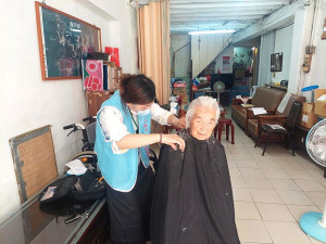 新住民家庭服務中心3日分別在南北竿辦義剪活動。(圖:新住民中心、陳鵬雄)