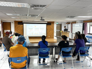 　經濟部辦理推動街區店家升級轉型補助，馬祖北竿場說明會7日下午在塘岐舉辦，吸引十多家業者參與。（圖／文：陳鵬雄）