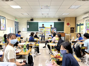 學期結束前,北竿警察所再度前進中山國中進行反詐騙宣導。(圖:北竿警察所)