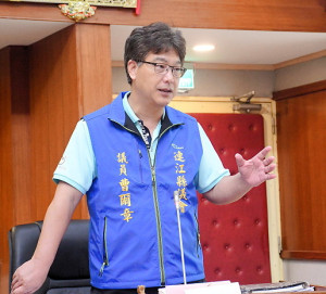 　議員曹爾章進行質詢。（圖／文：曹重偉）