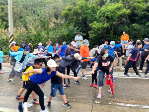 　第一屆馬祖地質公園嘉年華健行活動昨日上午登場。（圖／文：林冰芳）