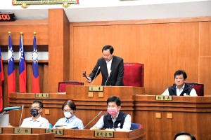 　議長張永江敲下議事槌，縣議會第8屆第1次定期大會劃下句點。（圖／文：曹重偉）