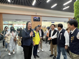 數位發展部長唐鳳19日率數發部同仁、中華電信等訪問馬祖。圖:馮紹夫