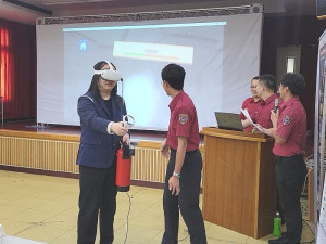 數位發展部長唐鳳19日為馬祖創新應用實證計畫進行啟動,並體驗連江縣智慧消防科技暨成果。(圖/文:馮紹夫)