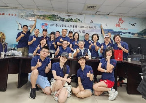 臺北醫學大學生技EMBA移動教學來到忘齡之島-馬祖,拜訪縣府產業發展處進行產業交流,處長林志豐代表迎接。(圖:縣府產發處)
