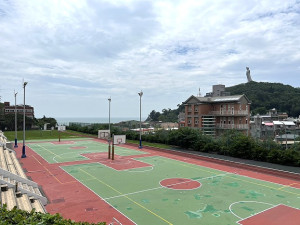 交通部公路總局核定2億1800萬興建中正國中小地下停車場,工程將與中正國中部大樓合併發包。(圖/文:馮紹夫)