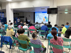 　縣府環資局與工務處20日晚間在北竿召開馬鼻灣與塘后道沙灘水環境改善整體計畫提案說明會。（圖／文：陳鵬雄）
