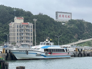吉順10號23日故障，小三通航班改閩珠8號代開。(圖：馮紹夫)