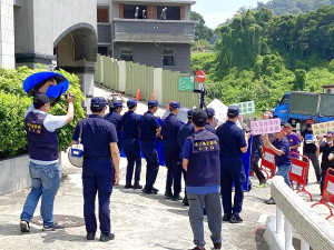 　因應選舉年可能出現的陳抗相關狀況，連江縣警察局21日舉行112年度機動保安警力整備暨保安裝備檢測。（圖：連江縣警察局）