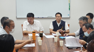 立委陳雪生、縣長王忠銘26日邀集相關單位討論淡菜輸入、大陸漁工議題。