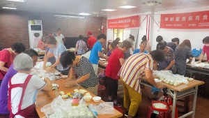 食藝送幸福!莒光鄉田澳送幸福團隊辦理「認識小根蒜及製作蔥油餅工作坊」,希望推廣在地食材的多樣貌,建立在地觀光及產業發展的特殊性。(圖/文:宋幸儒)