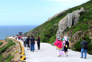 　暑假開始第一天，東引迎來三百多名遊客登島。（圖／文：陳其敏）