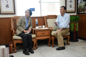 　專門研究台灣政治的日本學者小笠原欣幸3日訪問縣長王忠銘，主要訪談選民結構和特色、對岸福州市交流、兩岸關係現狀以及未來。（圖／文：曹重偉）