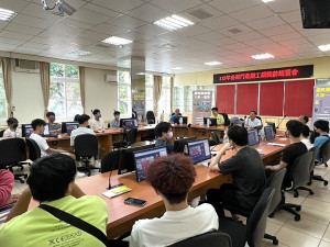 縣府112年暑期工讀開跑,3日舉辦職前教育訓練,縣長王忠銘鼓勵學生勇於學習。(圖/文:馮紹夫)