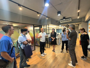 邀請長春藤加入支援連江縣雙語教育推動,長春藤英語集團黃有冠執行長允諾協助。(圖:教育處提供)