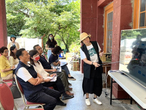 梅石演藝廳預定今年12月竣工,文化部次長李靜慧7日抵馬訪視工程進度。(圖/文:馮紹夫)
