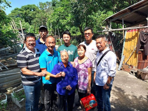 塘岐魏依嬌阿婆7日歡度98歲生日,北竿鄉公所與代表會及村長聯袂前往祝壽。(圖:北竿鄉公所)