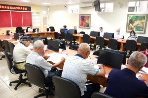 　縣選委會14日上午召開第123次委員會議，由召集人王忠銘主持，主要針對明年總統、立委大選進行選務造冊作業初步確認。（圖／文：曹重偉）