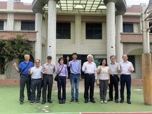 中選會主委李進勇抵東莒投開票所進行選舉業務視察。(圖/文:蔡夢玲)
