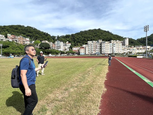工研院、中華電信在福澳港區完成ST2高軌同步衛星架設,經驗證運動場內皆可收到訊號並使用。(圖/文:馮紹夫)