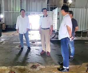 颱風杜蘇芮逐漸靠近,縣長王忠銘、議長張永江關心臺馬輪船舶與人員安全。(圖:縣府)
