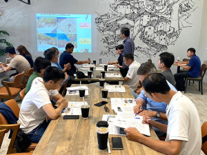 馬管處進行北竿百年歷史建物坂山大宅現地會勘,初步達成共識坂山大宅將維持特色建築的故事性。(圖:馬管處提供)