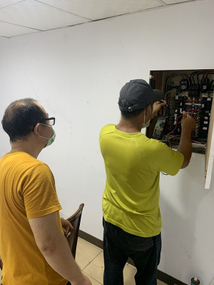 東莒衛生所機房驚傳冒煙事件,得到即時妥善處理,並未造成任何財務損失。(圖/文:蔡夢玲)
