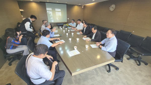 為解決本縣社會住宅經費、土地問題,縣長王忠銘、立委陳雪生、議長張永江31日拜會內政部次長花敬群,並與軍備局、國產署協調。(圖:縣府)