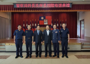 陳志清(左1)、陳登健(右2)、盧定雄(右1)3人在本次授階榮陞。