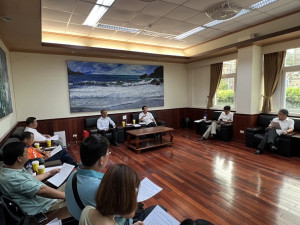 北竿鄉長吳金平與各級民代2日上午拜會縣長王忠銘，提出7議案爭取縣府支持。