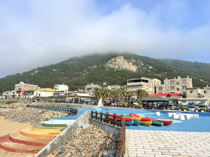 　交旅局配合公所水上活動，8月19日起一連4個週休二日在馬鼻灣推出假日市集。（圖／文：陳鵬雄）
