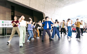 　國泰金控、雲門合作「國泰雲門隨行吧」，8月26、27日在南竿演出，歡迎民眾線上報名參加。（圖：縣府文化處）