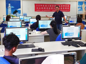 加強列管事業廢棄物流向,環資局EMS及IWR&MS管理資訊系統說明會順利完成,有11間列管事業出席參與。(圖:連江縣環資局)