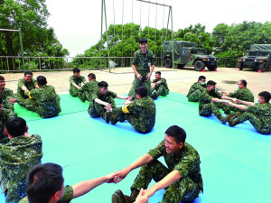 　單位官兵積極參與課程活動。（圖：鄭恆佳）