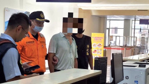 第十岸巡隊於7月24日凌晨在北竿芹壁岸際查獲1名曹姓陸籍人士非法入境,經檢方起訴及連江地院審理後,判決曹男2個月有期徒刑。(圖:馬祖岸巡隊)