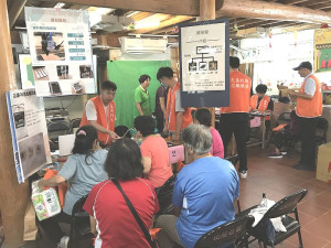 　龍華科大社區資訊營隊歡樂登場，將資訊科技和生態教育融入社區，提升居民的科技素養和保育意識。（圖／文：吳嘉榮）