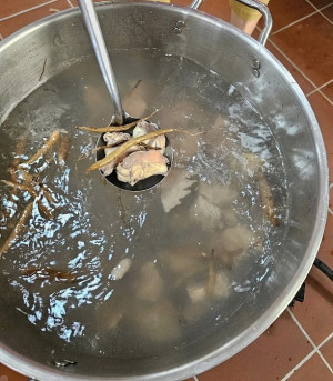 食藝送幸福!莒光鄉田澳送幸福團隊辦理「南國薊料理工作坊」,希望推廣在地食材的多樣貌,建立在地觀光及產業發展的特殊性。(圖/文:宋幸儒)