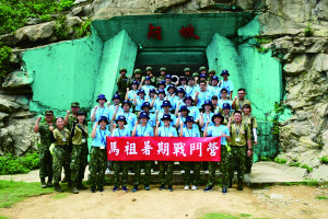 暑戰營學員於短坡山合影。（圖：賴閩蝶）